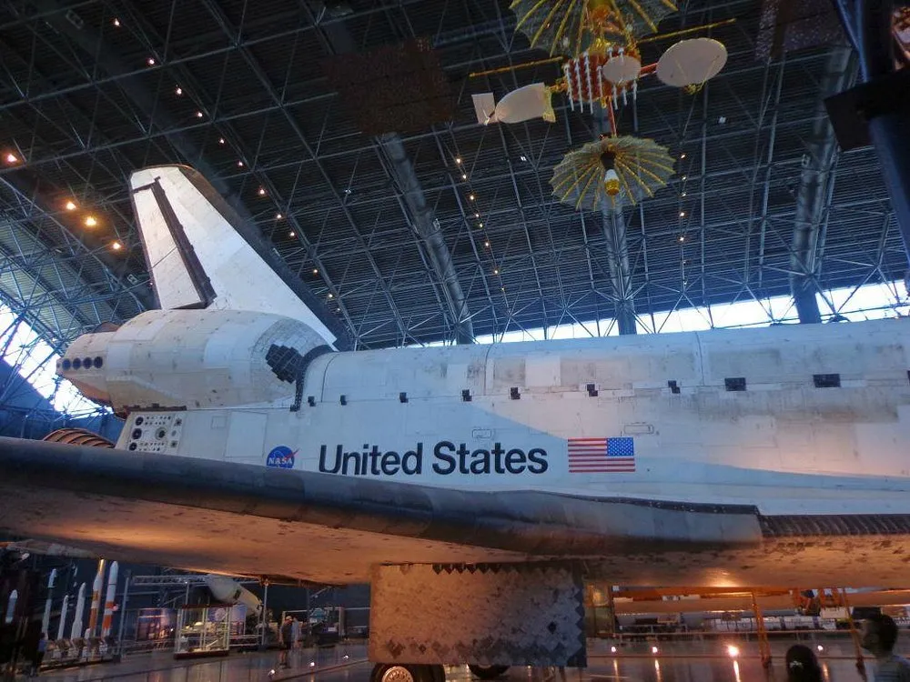 The Space Shuttle Discovery inside the hangar at the Udvar-Hazy Center